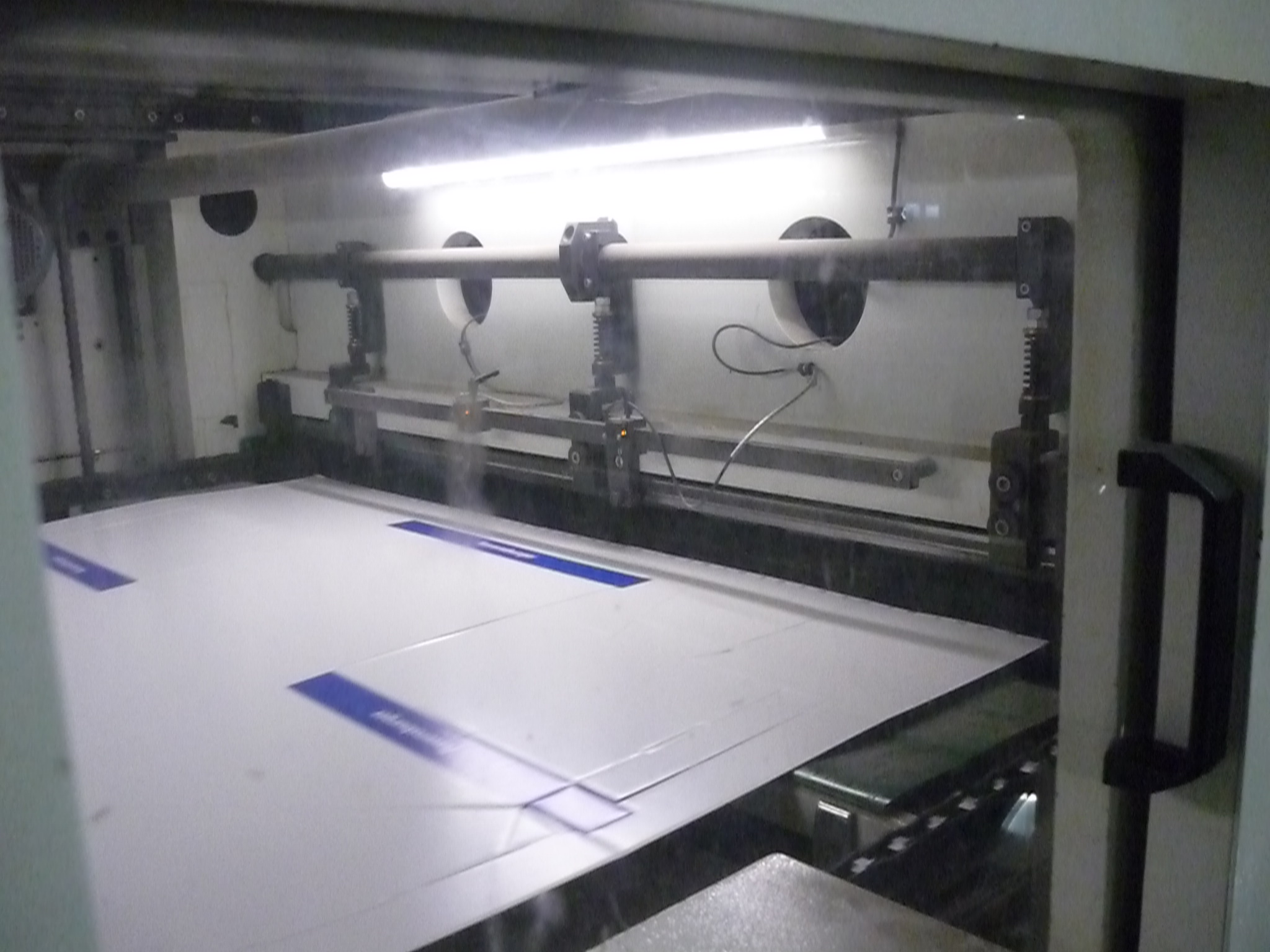 Halbautomatische Flachbettstanze